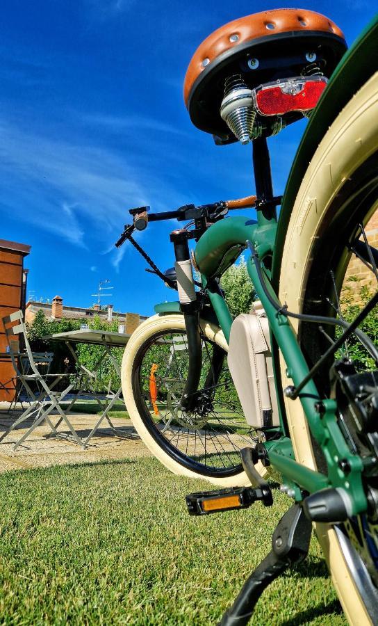 Garage47 Storica Officina Meccanica Loft B&B In Pienza Exterior photo